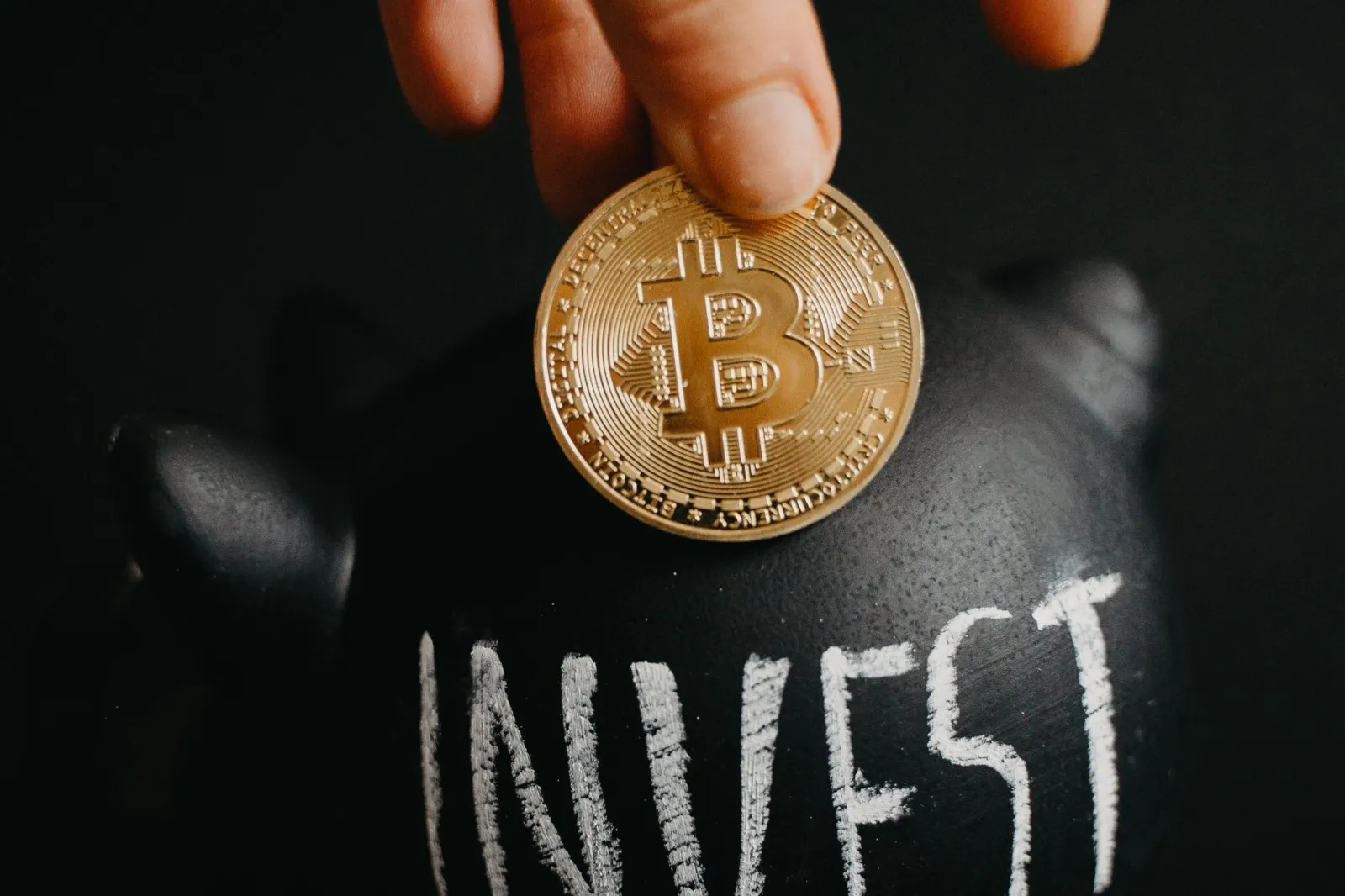 Trading with Yielbo AI on a laptop and phone